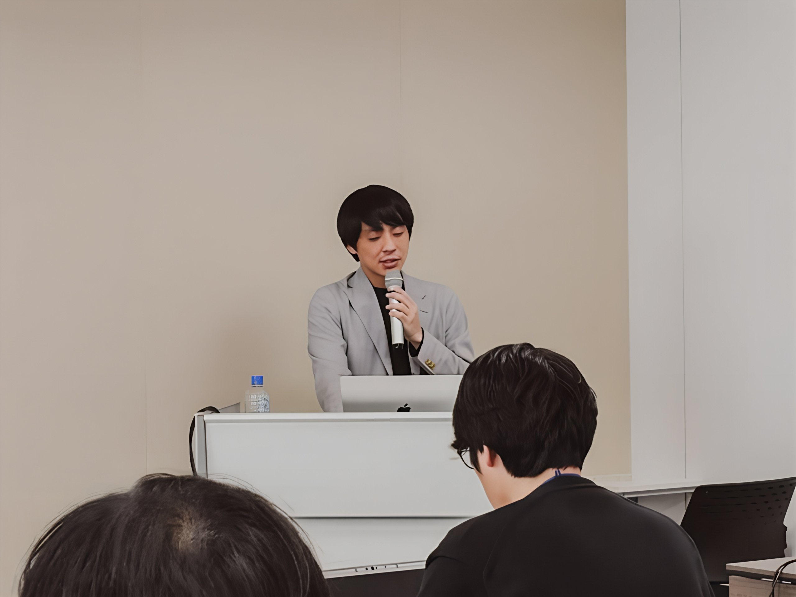 「人の思考と感性をいかにAIで再現するか」をテーマに講演を実施しました